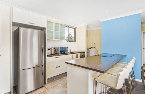 Thirroul Apartment | Holiday Pad on Thirroul Beach - 140m to beach and village amenities