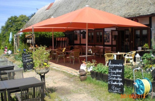 Hinrichshagen Cottage | Holiday Room 5 - restaurant and boarding Schinkenkrug - Property 50882