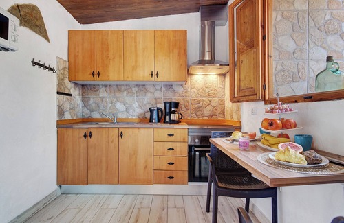 Santa Maria de Guia de Gran Canaria Villa | Holiday Studio 'Maya' with Sea View, Private Terrace and Wi-Fi