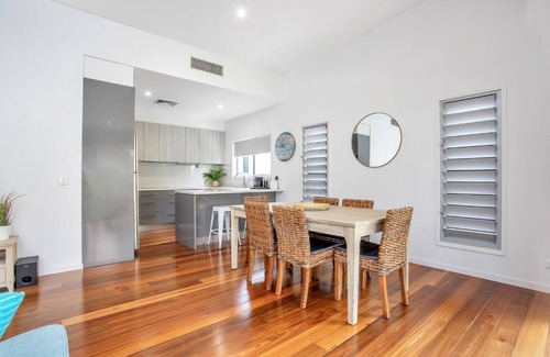 Moffat Beach House | Holiday Townhouse Moffat Beach