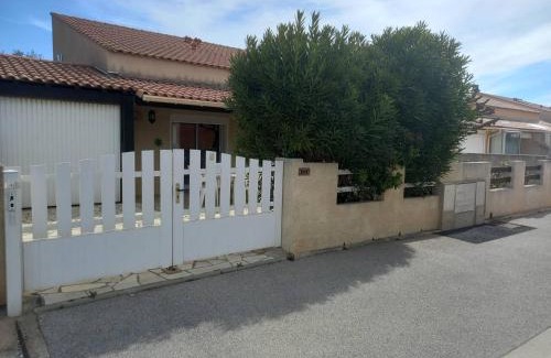 Narbonne-Plage Apartment | HOLIDAYLAND 201 VILLA T3 MEZZANINE 8 couchages climatisé NARBONNE PLAGE