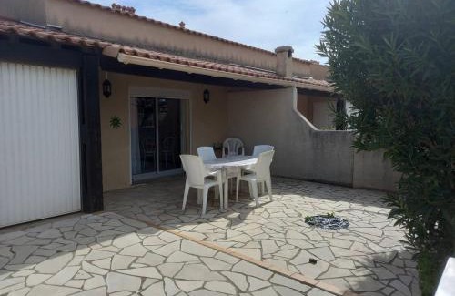 Narbonne-Plage Apartment | HOLIDAYLAND 201 VILLA T3 MEZZANINE 8 couchages climatisé NARBONNE PLAGE