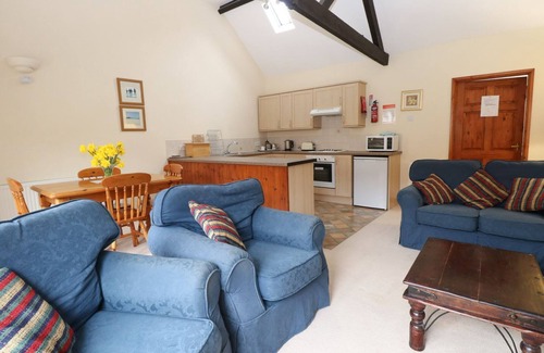 Foxley House | HOLLY BERRY, family friendly, with a garden in Foulsham