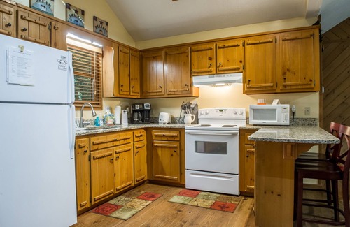 Blairsville Cabin | Holly Cabin on Town Creek, in the NE Mountains of Blairsvillen2 WEEKS MAX STAY!