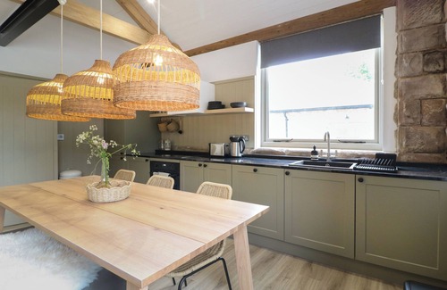 Crich House | HOLLY COTTAGE - FOLD YARDS, romantic, with open fire in Alderwasley