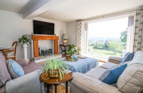 Henryd House | Holly Cottage