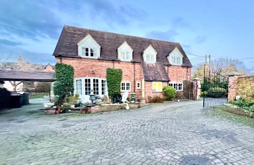 Muxton House | Holly Cottage