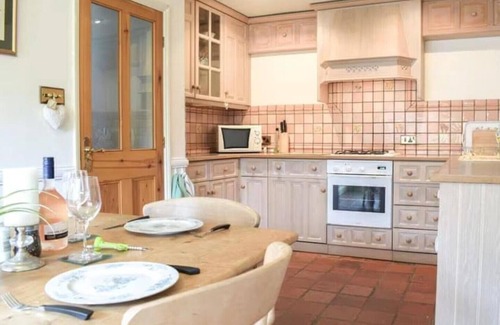 Muxton Cottage | Holly Cottage, Pet Friendly, Secure Courtyard Parking, Near Historic Ironbridge.