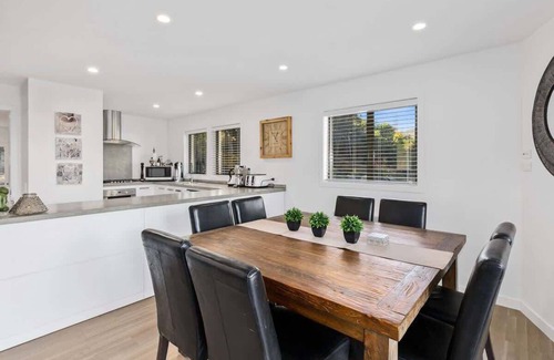 Kelvin Heights House | Holly Court Haven Sum