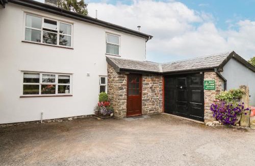 Howey House | Holly Farm Cottage