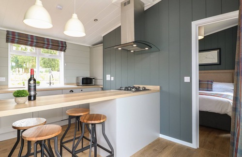 Newark Cottage | HOLLY LODGE, family friendly, with a garden in Newark-On-Trent