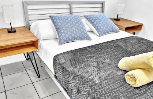 Royal Poinciana House | Hollywood 1br Retreat - Close To Beach & Casino