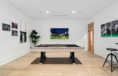 Melrose Villa | Hollywood Hills 5 BR Villa, Pool, Rooftop, Parking