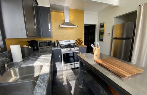 Hollywood Hills West House | Hollywood Hills Zen Modern Villa w/Hot Tub & Jetliner Views