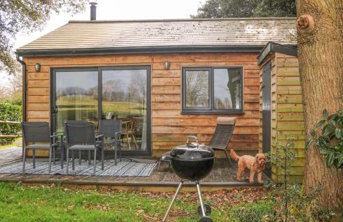 Busbridge House | Holm Oaks Cottage