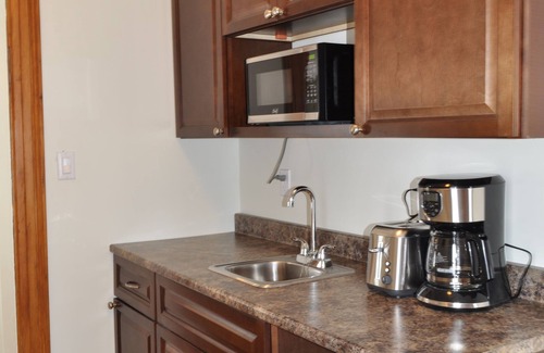Summerside Hotel | Holman's Heritage Suites