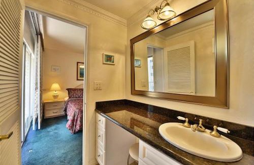 Kahana Apartment | Hololani Resort