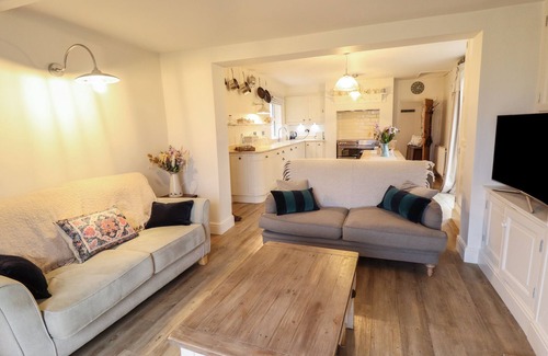 Frampton House | HOLT HOUSE, pet friendly, character holiday cottage in Bicker