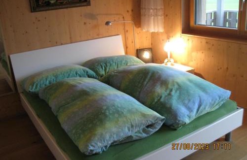 Steinen House | Holz100 Zimmer mit Rigiblick