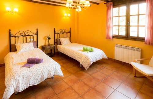 Fresneda de la Tiron House | Homerez - Nice house for 4 ppl. with terrace at Fresneda de la Sierra Tirón