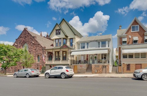 Mount Carmel House | Home 13 Mi to Knoebels Amusement Resort