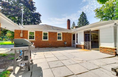 Southfield House | Home about 17 Mi to Detroit with Patio and Grill!