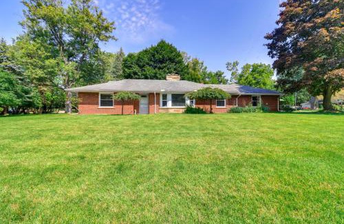 Southfield House | Home about 17 Mi to Detroit with Patio and Grill!