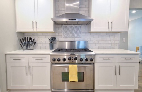 Overland Park House | ~Home away from Home~ FAST Wifi | BBQ Grill | Easy Self Check-in