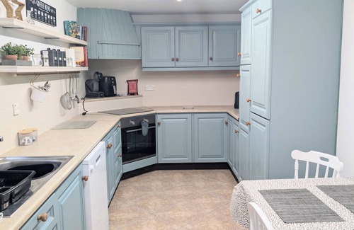 Londonderry House | Home away from home, Ten min walk to all our lovey town has to offer