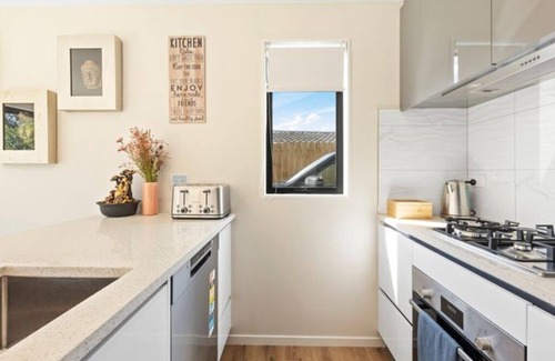 Hillsborough House | Home Away From Home - 10 min drive to Go Media Stadium(formally Mt Smart)