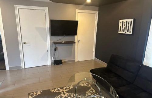 Downtown Niagara Falls House | Home Away From Home 2bd
