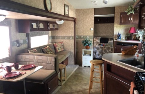 Marietta RV Rental | Home away from home is what you'll find in this RV in Marietta Ohio.