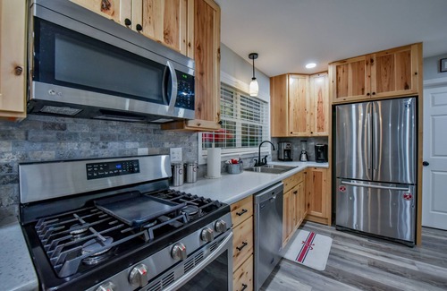 Northport House | Home Away From Home! Newly Remodeled 4 Bdr/3 Bath Close To Campus!