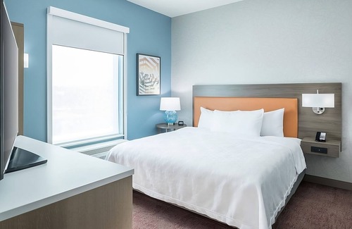 Airport North Hotel | Home Away From Home! Pet Friendly King Suite, Heated Pool & Free Breakfast!