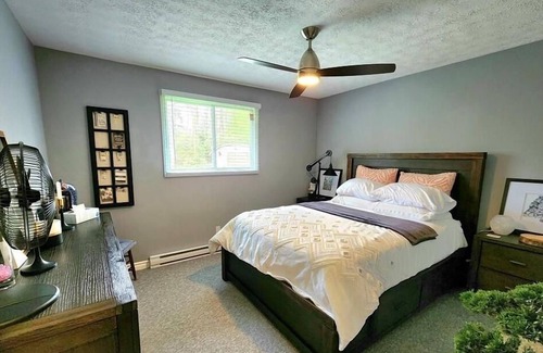 Huron-Kinloss Bed & Breakfast | Home Away from Home (Point Clark)nClean and quiet Room for Rent!