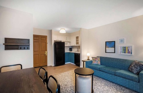 Lone Tree Hotel | Home Away From Home - Spacious Suite with Living Space | Outdoor Pool
