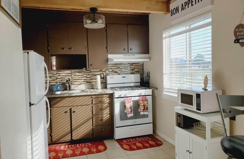Richmond Apartment | Home away from Home Sunny and Spacious 2 bedroom Apartment in Richmond CA