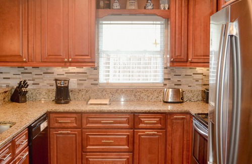 Clearwater House | Home away from Home! Close to Beaches and Shops.