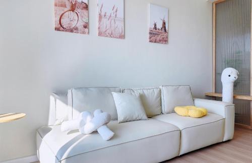 Bandar Perda Apartment | Home Cinema - BM City Centre - 4km to Icon City at The Metropol Muji Style Apartment
