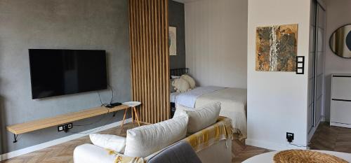 Baluty Apartment | Home Factory Ghandiego