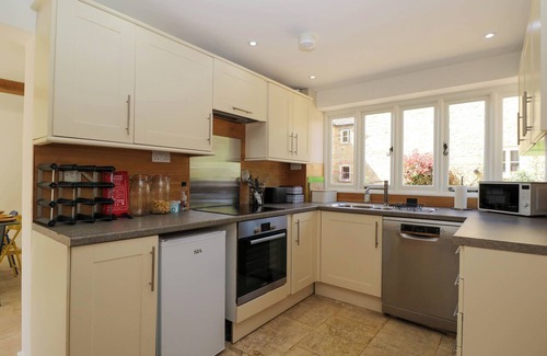 Todenham Cottage | HOME FARM BARN, pet friendly, with a garden in Moreton-In-Marsh