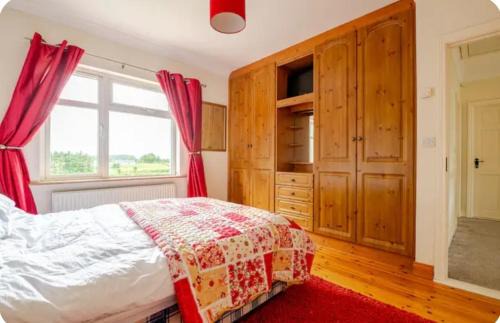 Mohill House | Home from Home Close to Lough Rynn Castle Room Only