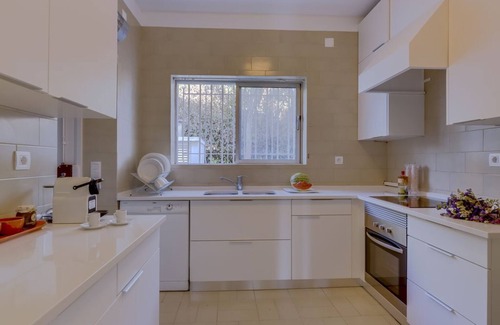 Estoril House | Home in Estoril - House 79