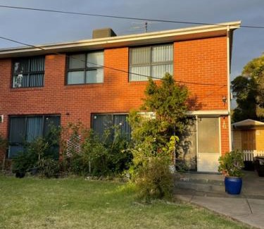 Laverton Villa | Home in Laverton 19 Minutes to Melbourne CBD