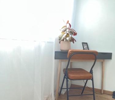 Villejuif Villa | Home in Paris! sun, free parking, garden!
