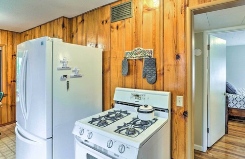 Shasta Lake Cottage | Home in Shasta Lake Near Redding: Early Check-in!