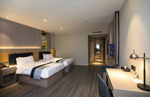 Gao Xin District Hotel | Home Inn Hotel ShajinBridgesubwaystation