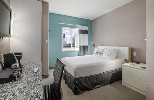 Medicine Hat Hotel | Home Inn Medicine Hat