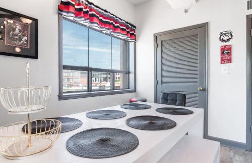 Athens House | Home is Where the Arch is - Across from UGA