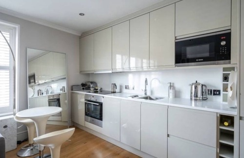 Richmond-upon-Thames Apartment | Home James - A boutique lifestyle apartment.